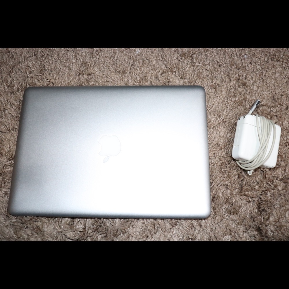 MacBook Pro - Picture 3 of 8